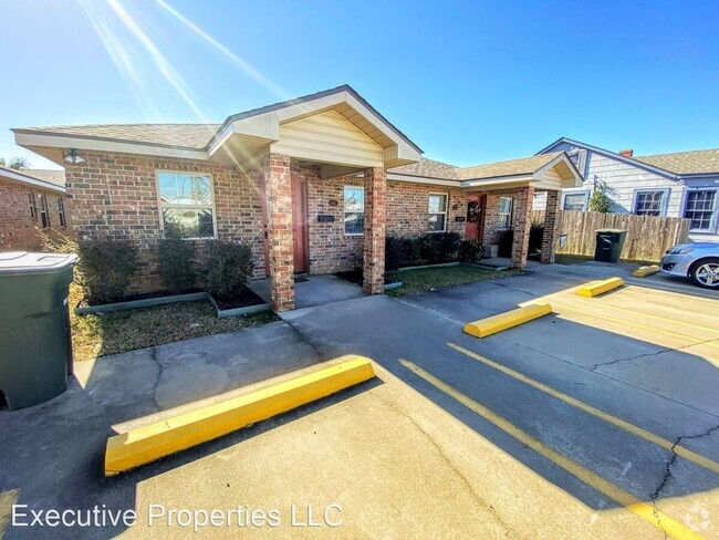 Building Photo - Spacious 2-Bedroom Duplex Near McNeese Sta... Rental