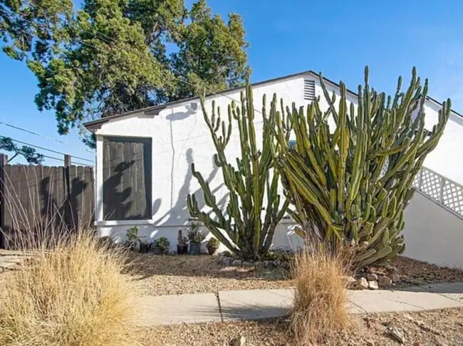 Photo - 2610 Helix St Casa