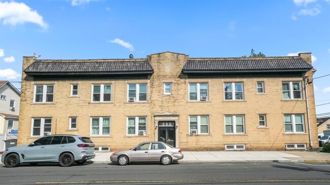 Building Photo - 260 Davis Ave Unit 202 Rental