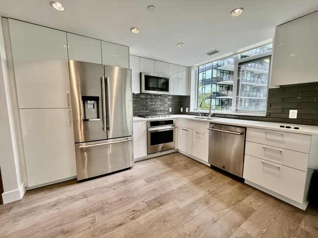 Photo - 3498 Marine Wy