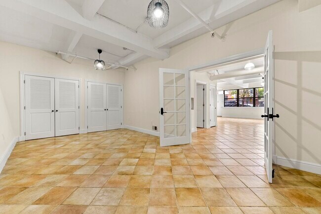 Photo - 300 Communipaw Ave Unidad 4