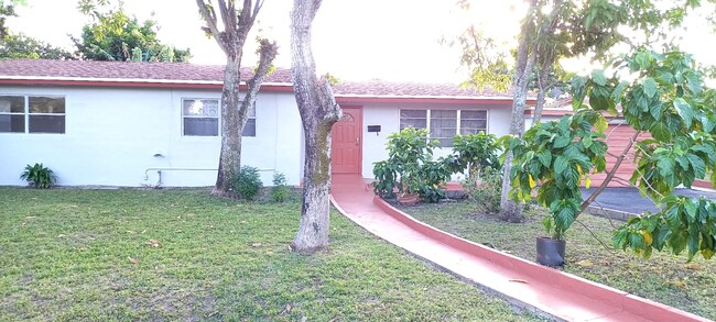 Photo - 1130 NW 18th Ct House