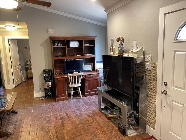 Photo - 605 Luther Dr Unit B