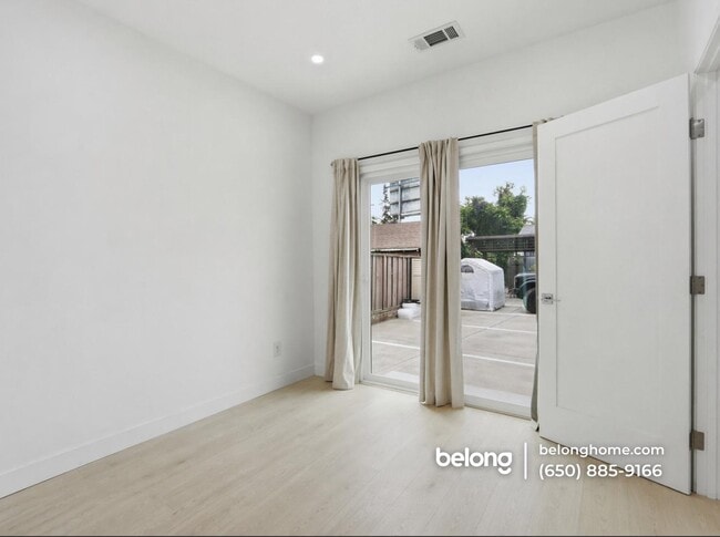 Photo - 1395 Vine St