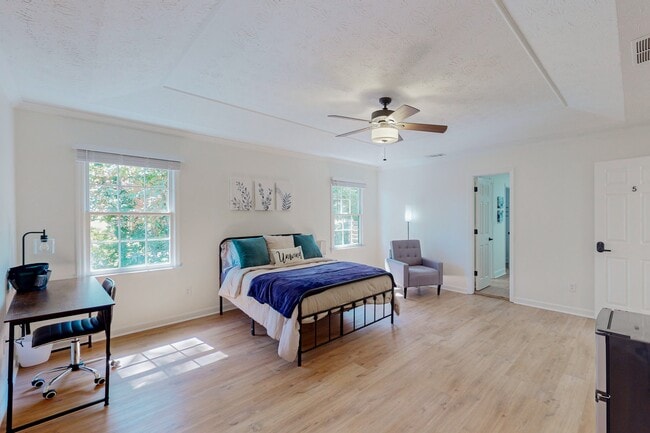 Building Photo - 5629 Southern Pines Ct