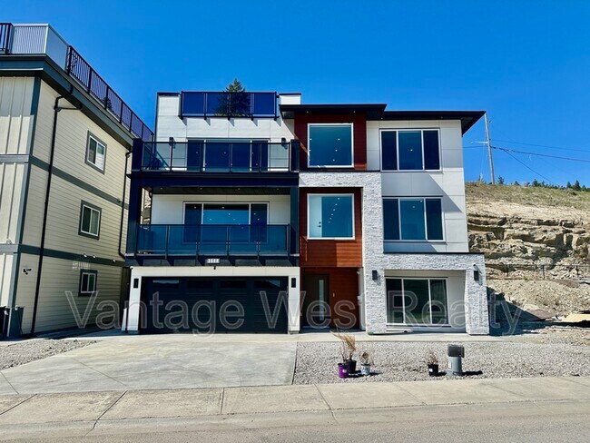 Building Photo - 3608 Silver Wy