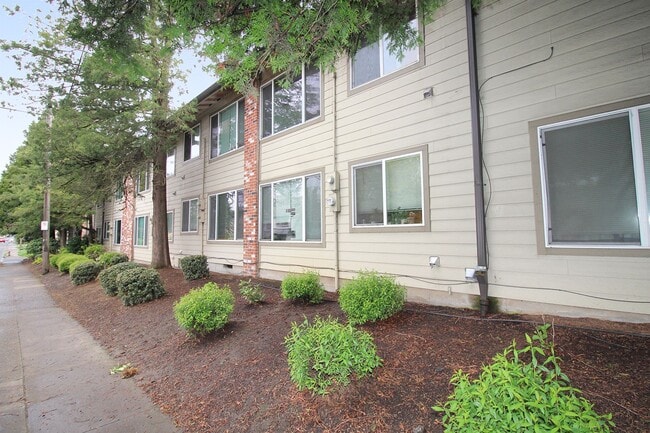 Building Photo - 4232-4232 SE Cesar Estrada Chavez Blvd Unit 4214