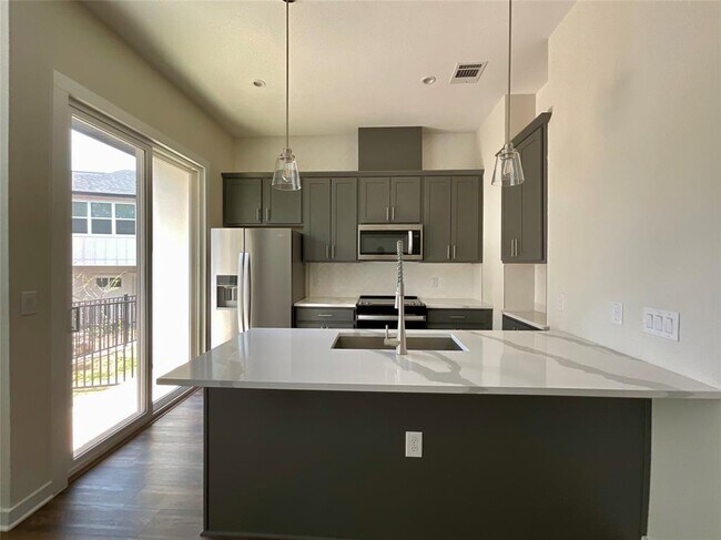 Photo - 12001 Vista Parke Dr Unit 203