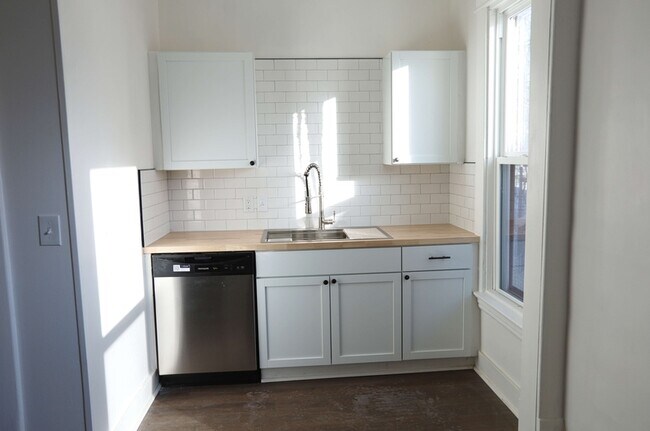 Photo - 1222 Wealthy St SE