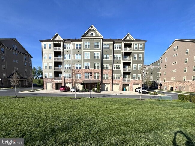 Building Photo - 3422 Angelica Wy Unit 203