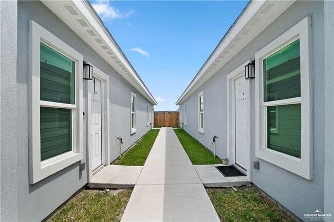 Photo - 13 Notre Dame Ave Unit 2