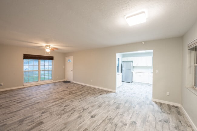 Photo - 1011 Bianca Dr NE