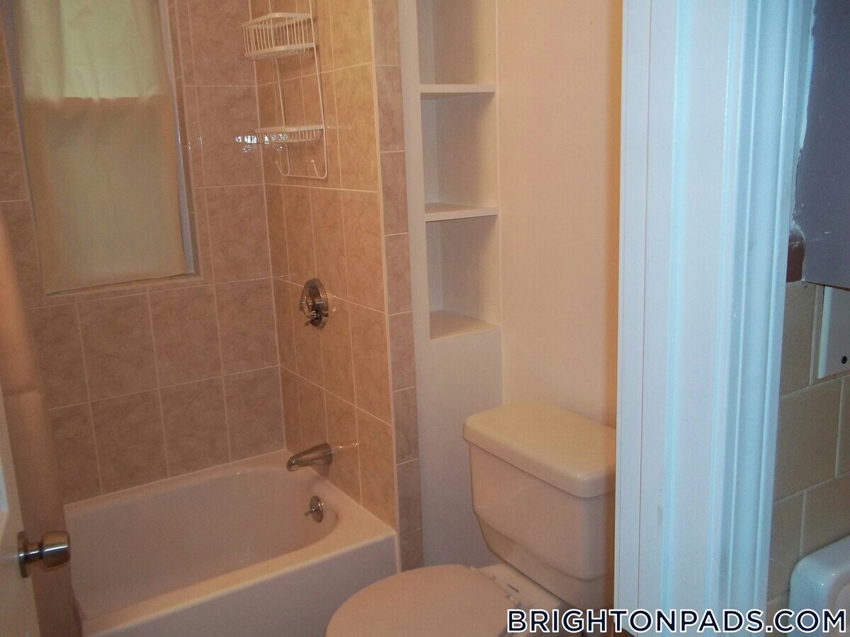 Photo - 72 Antwerp St