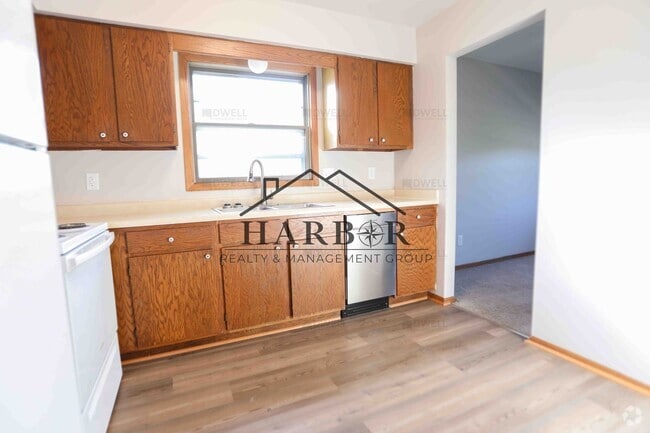 Building Photo - 1614 8 1/2 St SE-D Unit D Rental