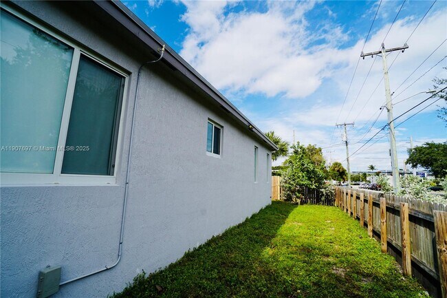 Photo - 1505 SW 27th Ct