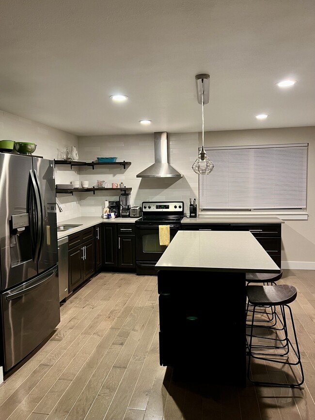 Photo - 689 N Starcrest Dr