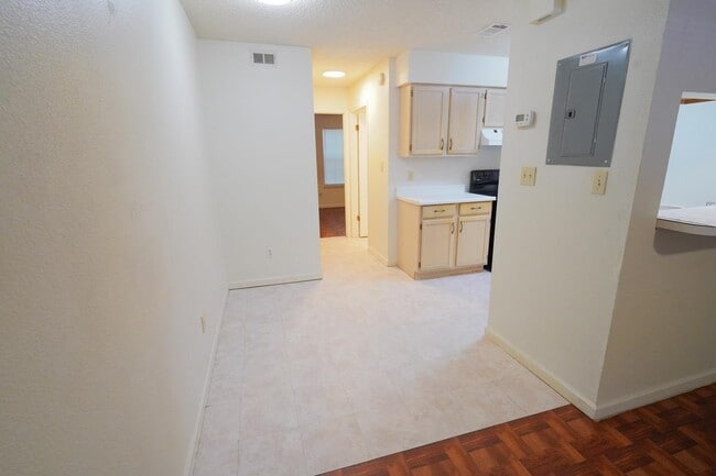 2335 Parrot Ln