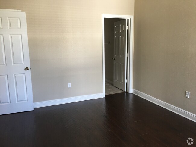 Building Photo - 330 Southern Pecan Cir #201 Unit # 201 Rental