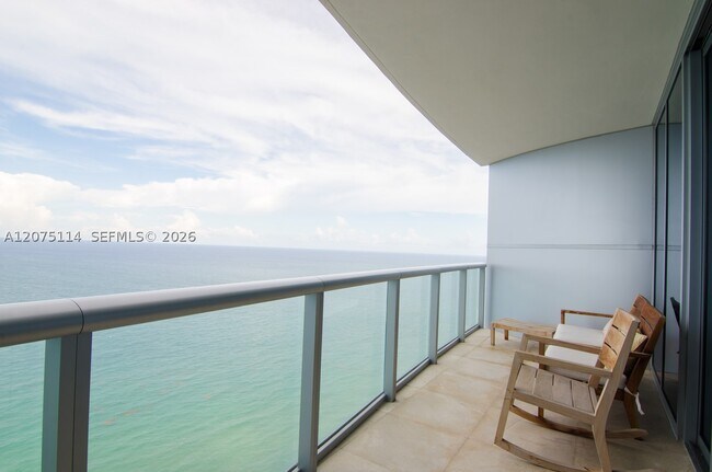 Building Photo - 17001 Collins Ave Unit 3804