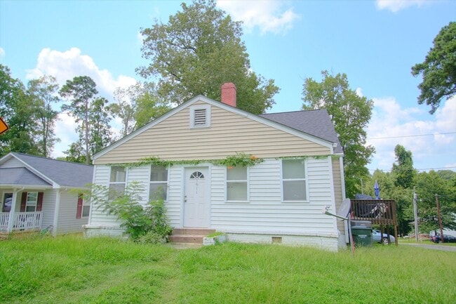 Photo - Affordable 2 Bedroom, 1 Bathroom Duplex near Northgate Park!