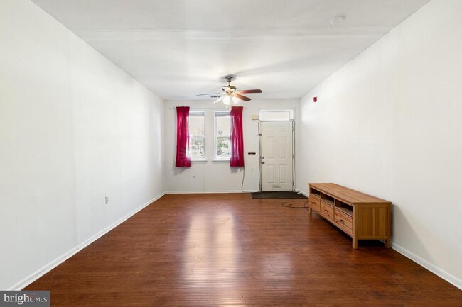 Photo - 240 W Girard Ave Apartment Unit 1