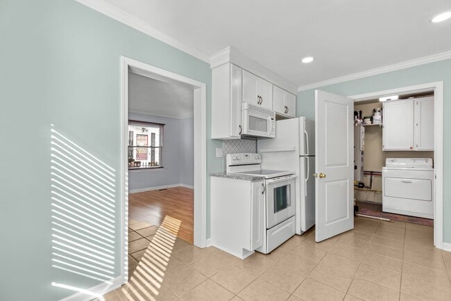 Photo - 2215 Rowland Ave