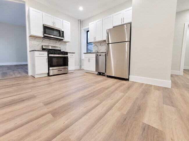 Building Photo - 158 Bergen Ave Unit 34