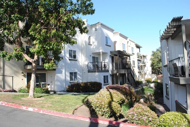 Building Photo - 3605 Ash St Unit 12 Rental