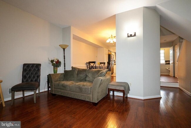 124 Hamlet Dr