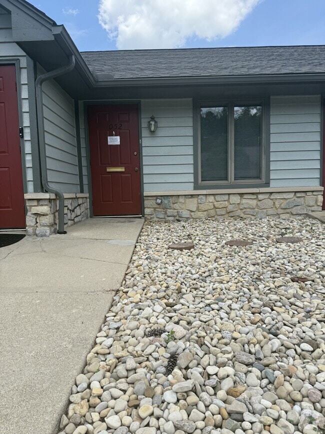 Building Photo - 1052 N University Blvd Rental