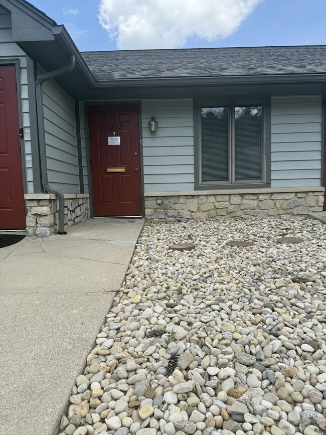 Building Photo - 1052 N University Blvd Rental