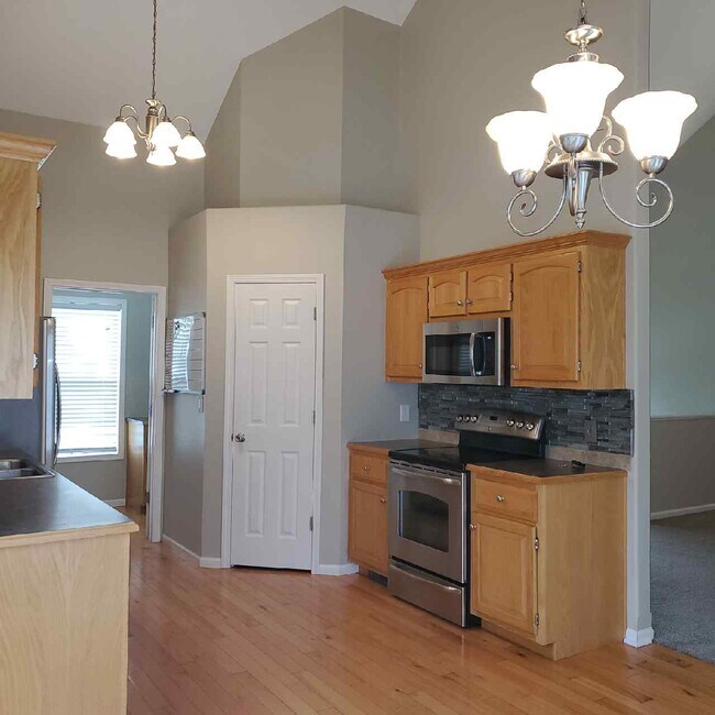 Photo - 449 Poplar St