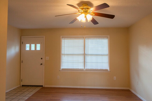 Living room - 1805 King College Rd Unit C7