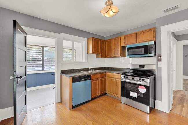 Photo - Beautifully renovated 3-bedroom, 2-bathroom upstairs apartment in the heart of historic Eustis!