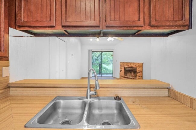 Photo - 421 W San Antonio St Unit I3