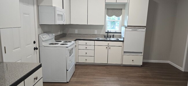 Photo - 105 S 3rd St