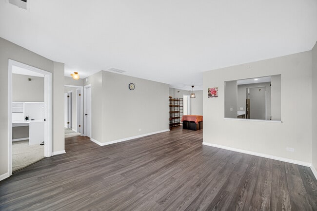 Photo - 124 Glengarry Dr Unit 302