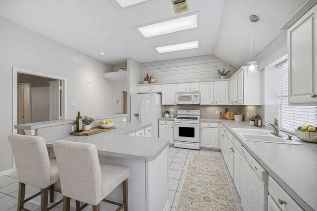 Photo - 1722 Red Oak Terrace