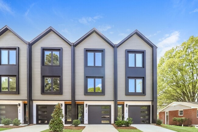 Building Photo - Beautiful 3BR 2.5BA Townhome w/ Full Appliance Kitchen • Garage Parking • Ultra-Modern