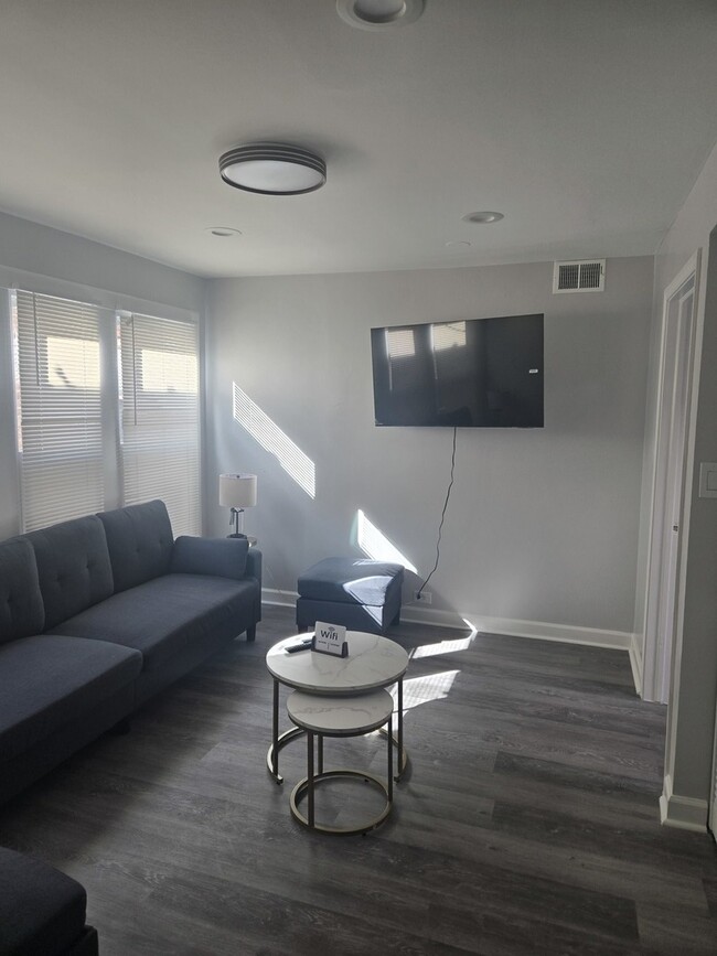 Photo - 8304 S Kedzie Ave