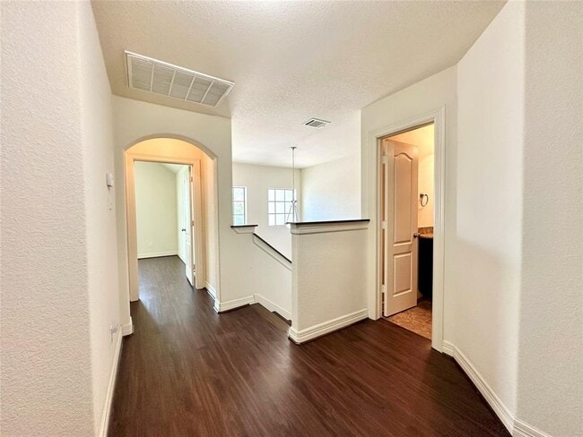 Photo - 214 S Tesch St