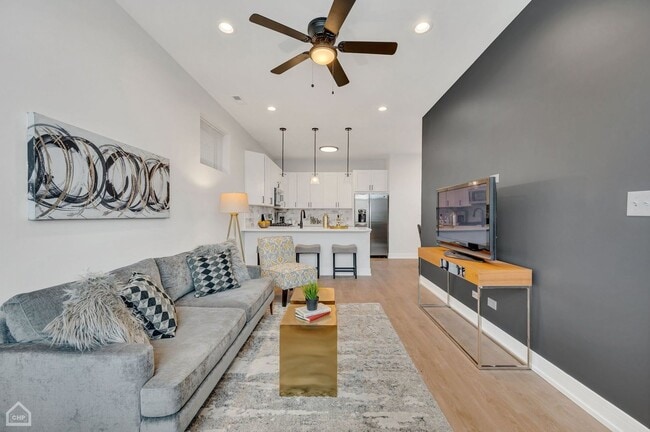 Photo - 5019 S Indiana Ave Unit 1