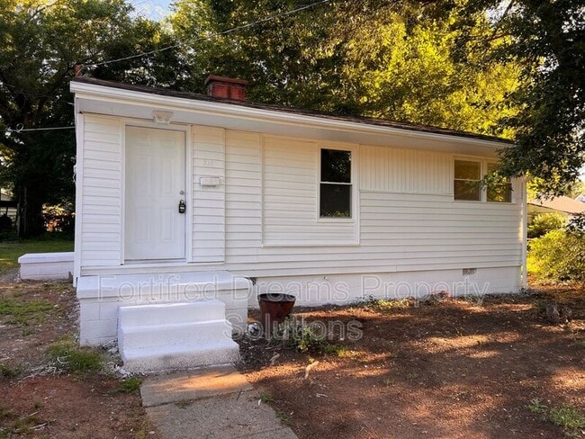 Photo - 315 Hartle St House