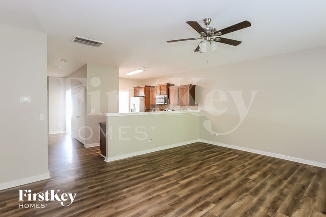 Photo - 303 Landis Oak Way