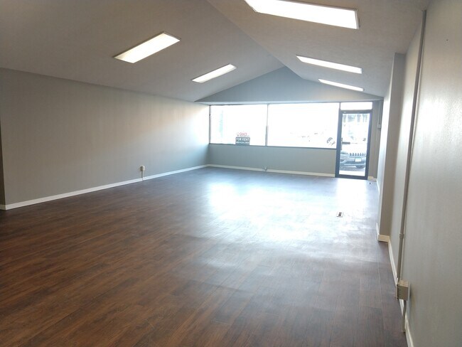 Main Floor - 7 E Main St Unit Commercial