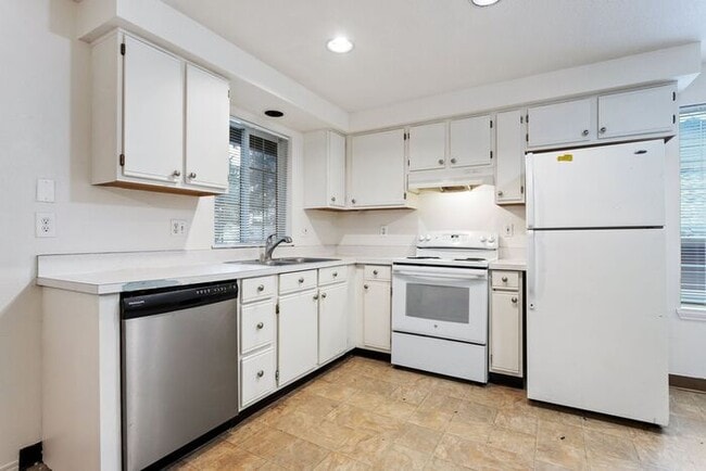 Building Photo - Beautiful 2 bed 1 bath apartment