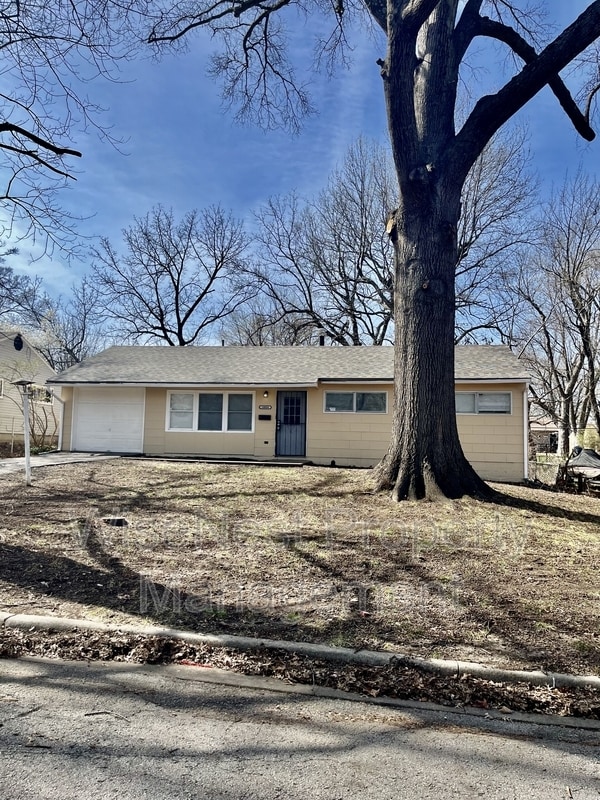 Building Photo - 10804 Newton Ave