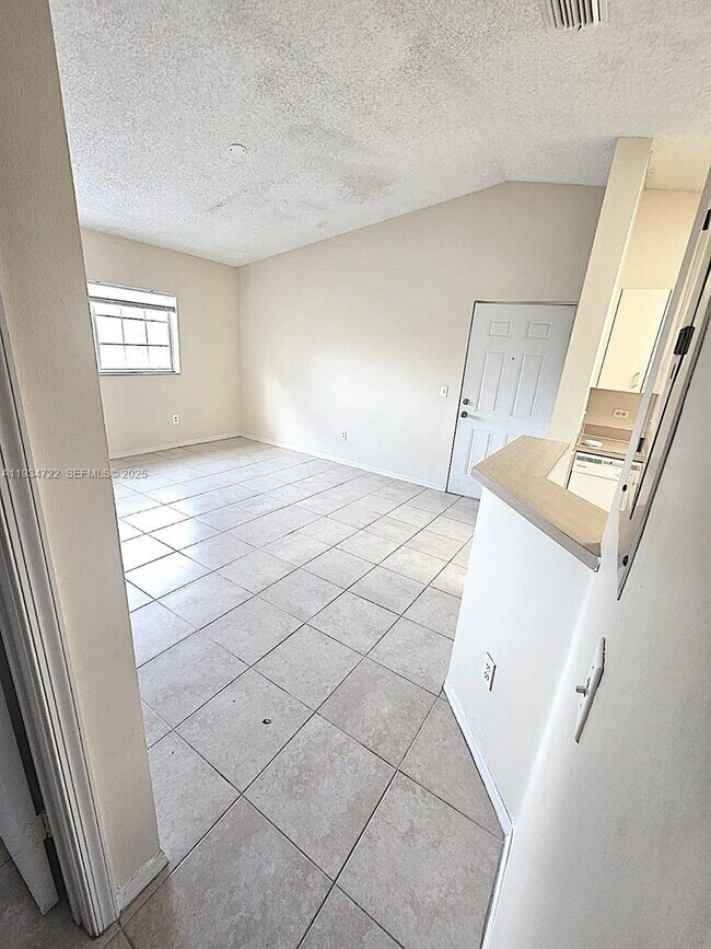 Photo - 3690 N 56th Ave Unidad 937