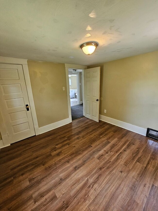 Photo - 3 Bedroom House For Rent on Fuller St