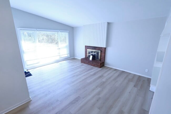 Photo - 1859 Delia Ave